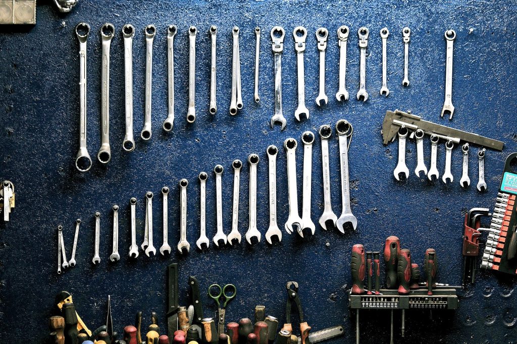 11 Items That Should Be in Every Driver's Car Tool Kit, Car Blog